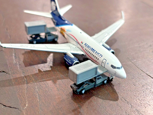 1:400 Model Airport Accessories - 6 Piece Catering Truck Set (Grey) - Picture 7 of 9