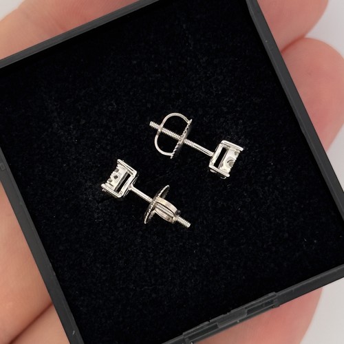 9ct White Gold 0.25ct Diamond Cluster Round Stud Earrings - Picture 3 of 4