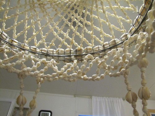 Vintage 70's Cowrie Shell Macramé Plant Hanger - Picture 5 of 7