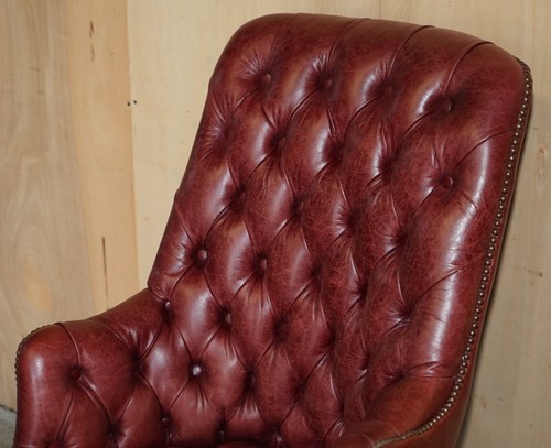 VINTAGE AGED OXBLOOD LEATHER DIRECTOR'S CAPTAINS OFFICE CHESTERFIELD ARMCHAIR - Picture 5 of 19