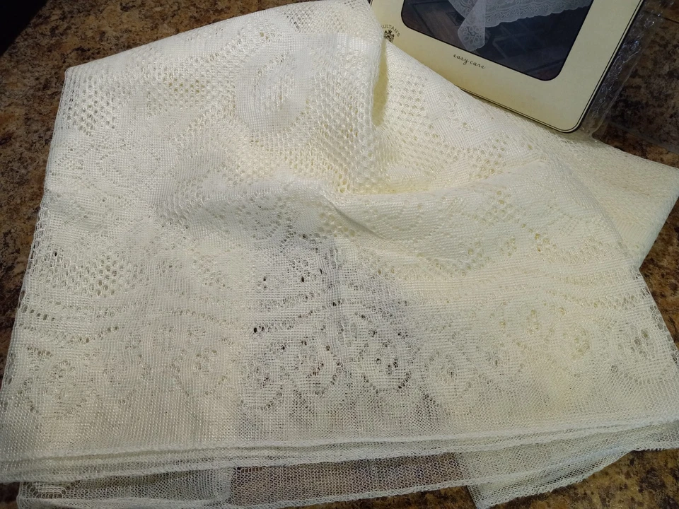 Sultan's Linens Heirloom Lace Tablecloth Vanilla-White 100% Polyester 60" x 104" - Image 2 of 4