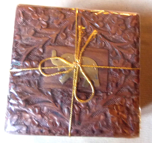 BOITE ARTISANALE CARREE  SCULPTEE INCRUSTATION LAITON  1 ELEPHANT AVEC THE    - Picture 1 of 3