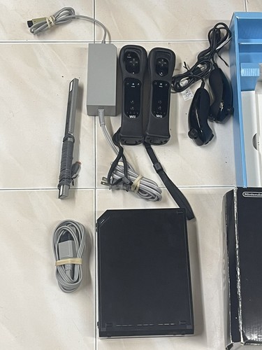 Nintendo Wii In Box Black Console RVL-001 No Game Disks - Picture 3 of 12