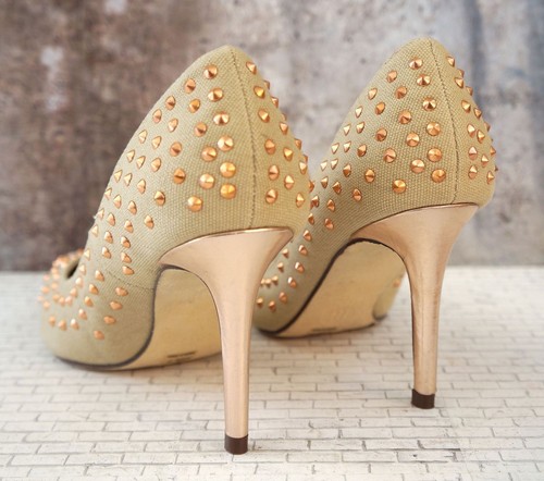 MICHAEL ANTONIO 7 Pumps Beige Canvas Studded Vegan Leather Heels NEW - Picture 5 of 5