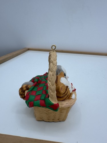 VTG Hallmark Ornament Close Knit Friends 1996 Kittens in Sewing Basket NO BOX - Picture 2 of 5