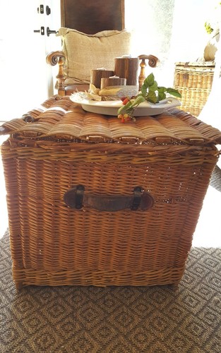 Antique European Wicker Rattan Trunk Chest Leather Handles Large Collectable - Picture 3 of 12