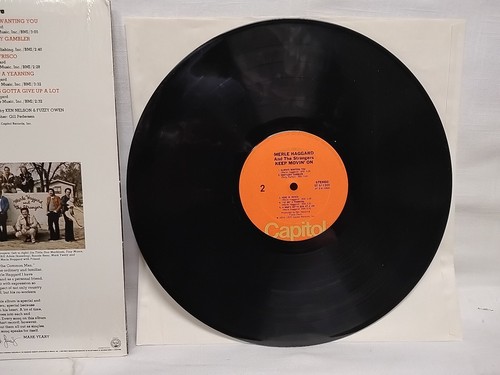 Merle Haggard Keep Movin' On Vinyl LP Capitol Records ST-511365 1975 - Picture 5 of 5