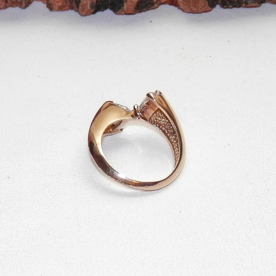 Anillo 925FAS Cristal Vermeil Opuesto Trillón de Piedras Desplazado Triángulo Modernista 8 Foto 2 de 4