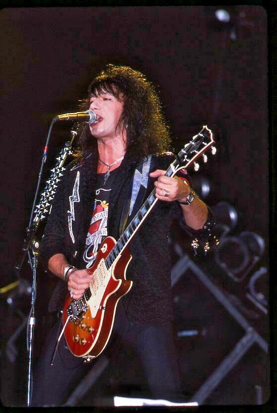 ACE FREHLEY FREHLEY'S COMET ブラックレコード Amazon.com: Frehley's Comet: CDs & Vinyl