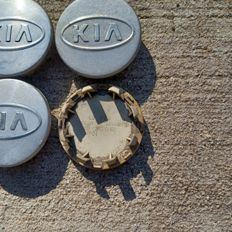 Juego de 4 tapas centrales Kia Sportage Optima Magentis Forte, 2005-2013 p/n 529602F000 Foto 3 de 3