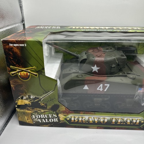 Tanque Sherman Forces of Valor Bravo Team WWll M4A3 1:18 - ¡Nuevo! #71307 - Imagen 2 de 24