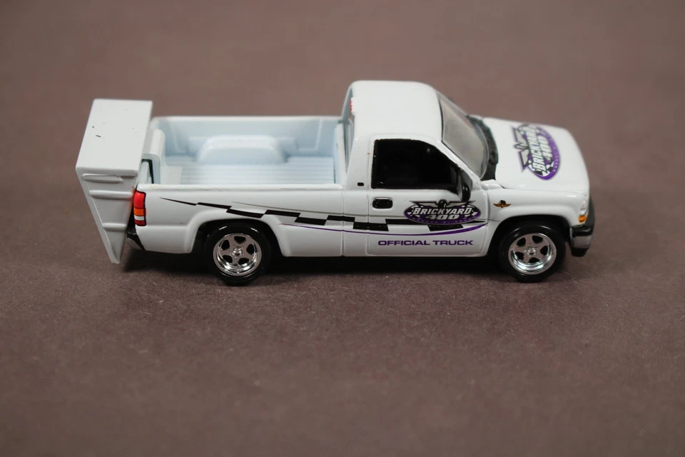 Johnny Lightning Brickyard 400 Emergency Vehicles 2000 Silverado Hood Opens LQQK - Image 3 of 4