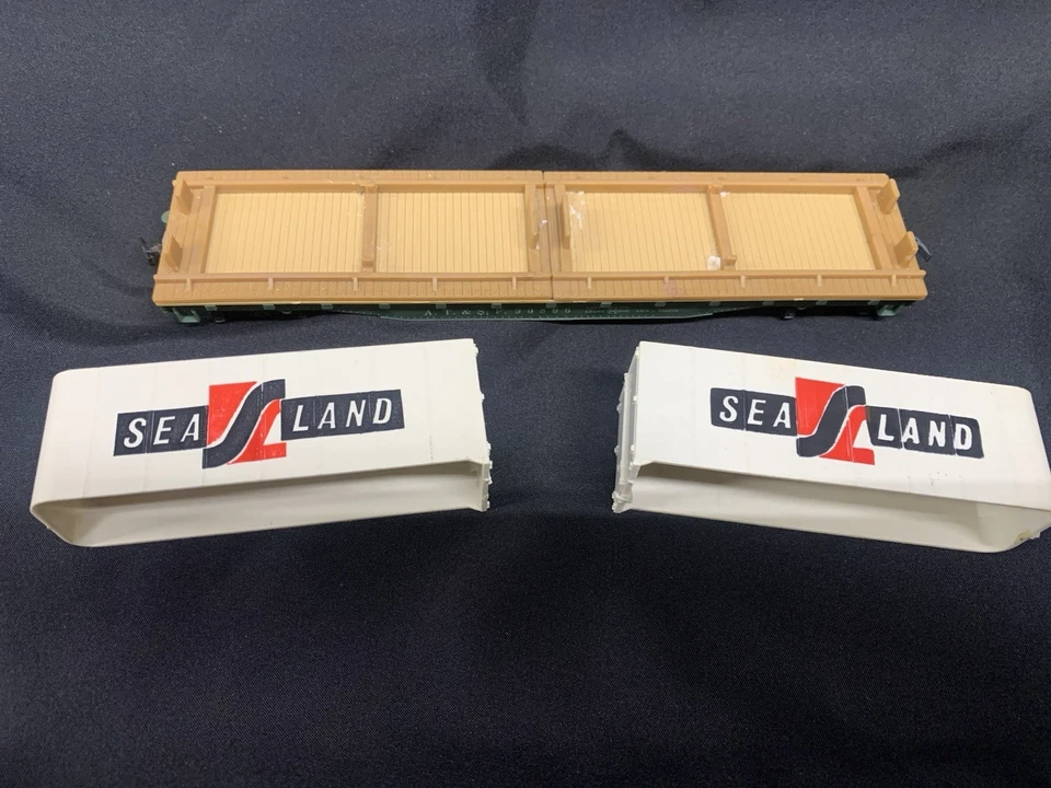 Lot of 4 HO Scale Train Cars Tyco Roundhouse AHM Boxcar Caboose Tanker No Boxes - Image 4 of 4