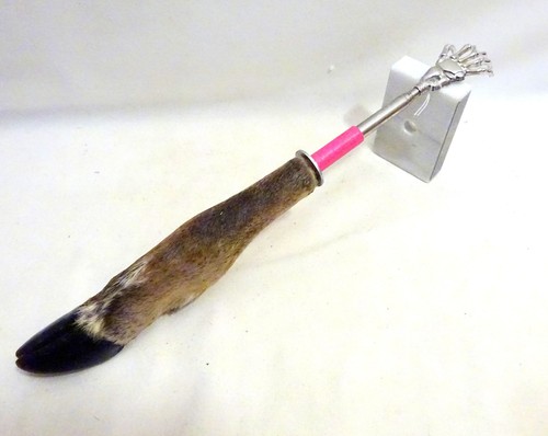 1 PIECE TAXIDERMY CURED DEER HOOVES BACK SCRATCHERS $ 6.00 EACH SHIP USA ONLY - Picture 1 of 4
