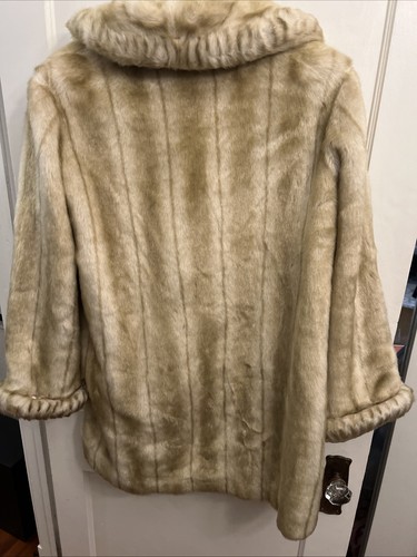Dennis Basso Faux Fur Tan Coat Size 1X - Picture 9 of 12