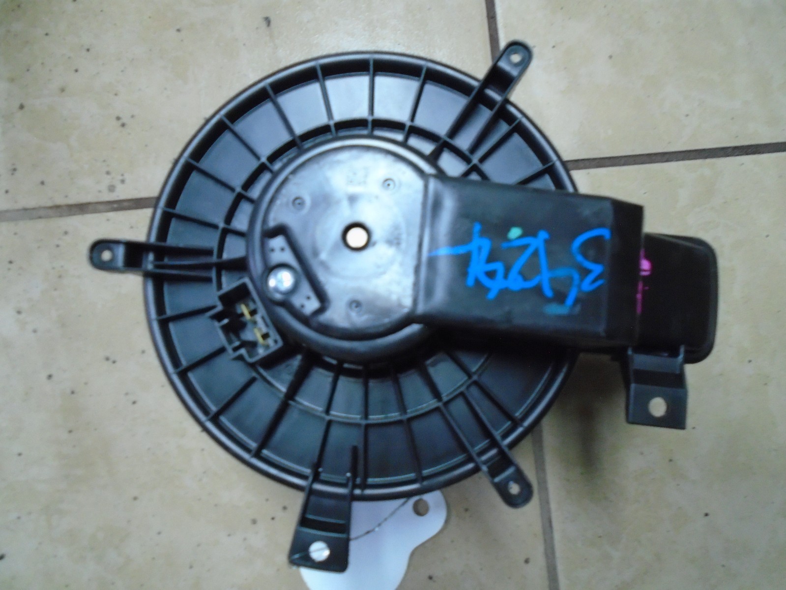 2014 - 2017 Maserati Ghibli S Q4 M157 Blower Motor HVAC Air Vent Fan Cage OEM