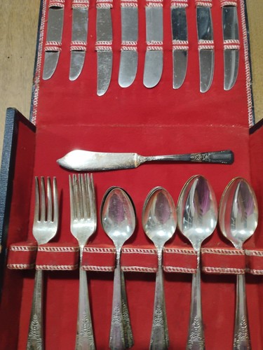 VTG Rogers Oneida Flatware 28 Pieces "DEBONAIR Pattern W/ Hard Case/Certificate - Picture 5 of 16