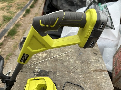 Ryobi ONE+ RY18PCA - 18V - Limpiador telescópico inalámbrico para patio / Cepillo de alambre - GWO - Imagen 10 de 11