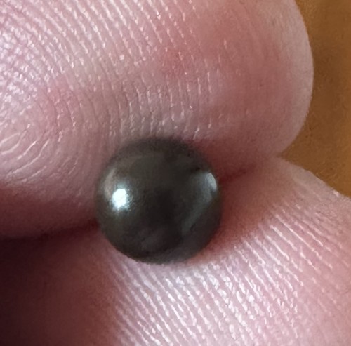 Una hermosa perla marrón oscuro natural de 6 mm 1,39 quilates certificado GIA - Imagen 10 de 11