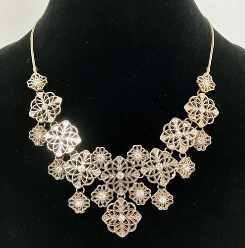 VETEMENTS Collana dichiarazione strass tono oro e bianco ballo floreale cocktail formale