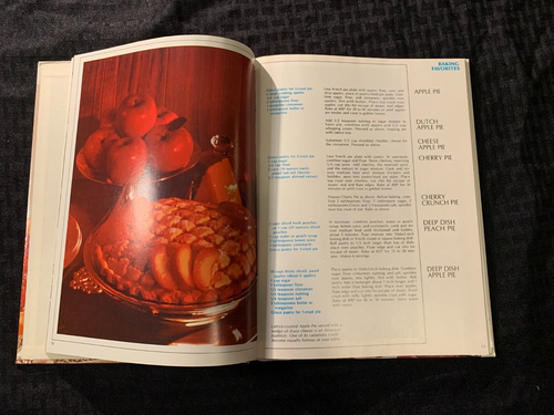Crisco's Favorite Family Foods Cookbook 1973 Procter & Gamble Co. Illustrated - Picture 3 of 4