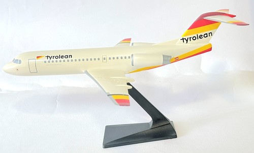 Fokker F-70 Tyrolean Airways Austrian Regional Snap Fit Coleccionistas Modelo 1:100 - Imagen 6 de 7