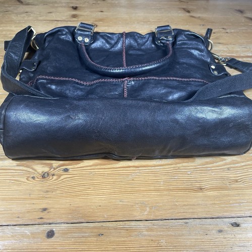 Schwarze Leder Tasche Schultertasche/Crossbody S.U London rot Samtfutter groß - Bild 5 von 10