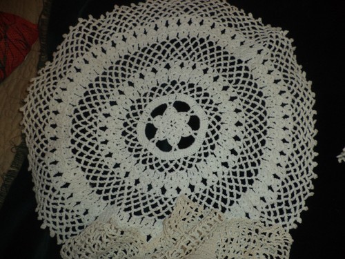 Vintage Crochet Large Doilies Ecru Ivory White Lot of 5 - Picture 3 of 5