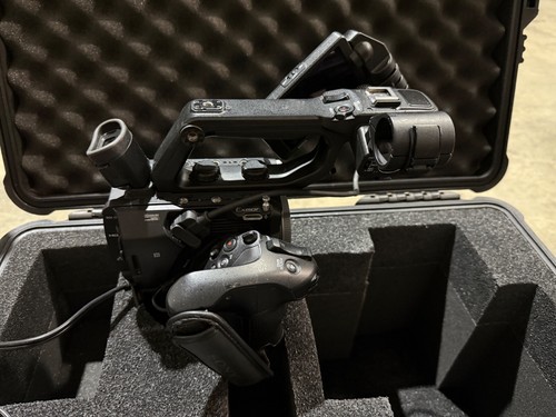 Sony PXW-FS5 with case sony 18-105mm Lens Battery Charge battery remote 400hrs - Picture 10 of 12