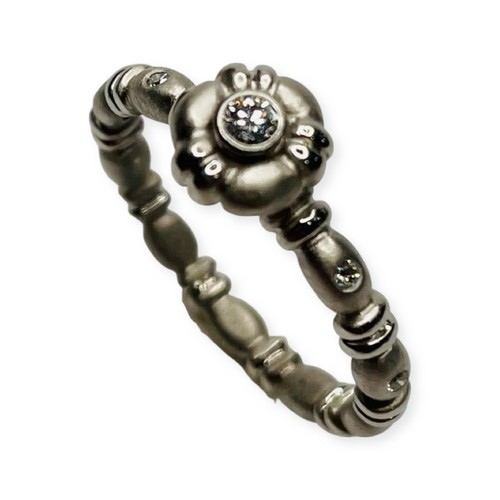 Chris Correia Platinum and Diamond "Gumdrop" Ring. - 第 2/6 張圖片