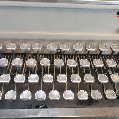 Máquina de escribir manual Royal KMM Touch Control Magic Margin años 40 vintage QWERTY - Imagen 3 de 22