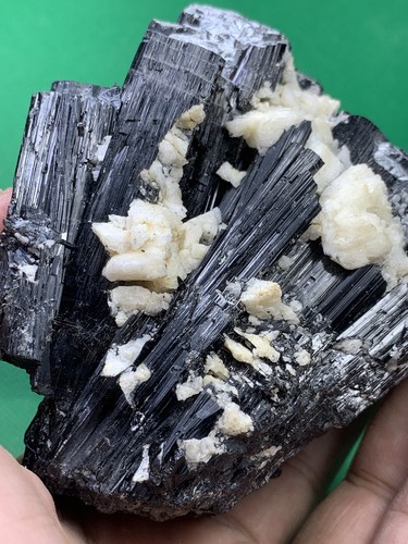 3405 Carats Lustrous Schorl Tourmaline Cluster Specimen. - Picture 14 of 21