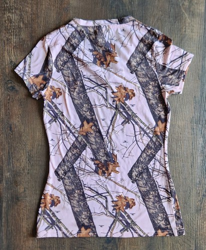 Wilderness Dreams Pink Camo V-neck Shirt Size Small - Picture 2 of 6