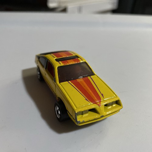 HOT WHEELS BLACKWALL YELLOW PONTIAC J-2000 / 1982 Malaysia Base - Picture 2 of 6
