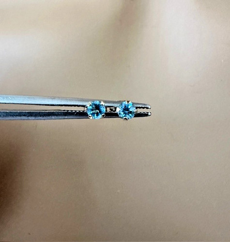 Estate 14K Yellow Gold 3mm Round Blue Topaz Stud Earrings