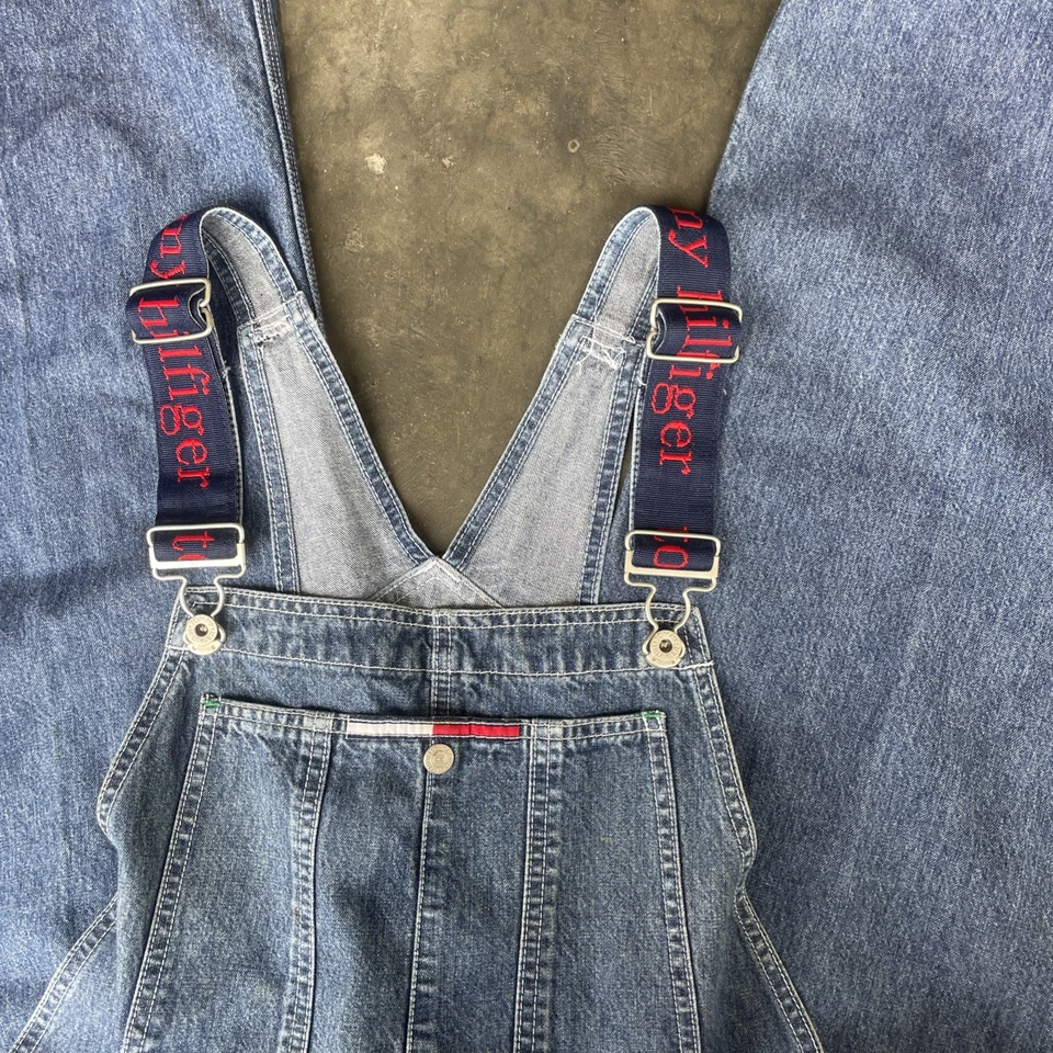 Mono Jean TOMMY HILFIGER Azul Carpintero L Baberos Suelto De Colección Foto 2 de 4
