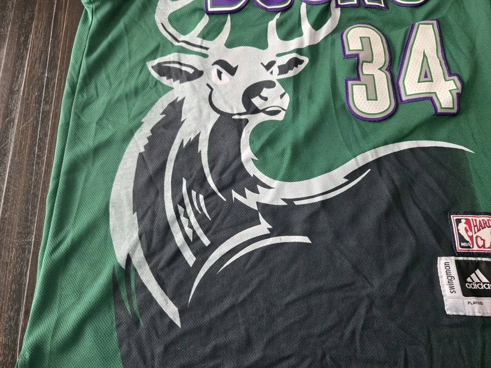 Camiseta deportiva Ray Allen #34 Milwaukee Bucks Adidas Hardwood Classics Swingman talla M usada en excelente estado Foto 4 de 4