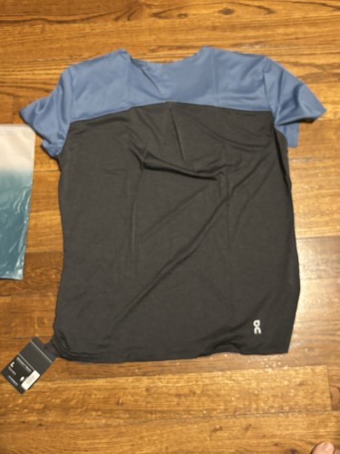On Cloud Performance T- Shirt Lightweight-Women's Size L Cerulean/blk New - Picture 3 of 5