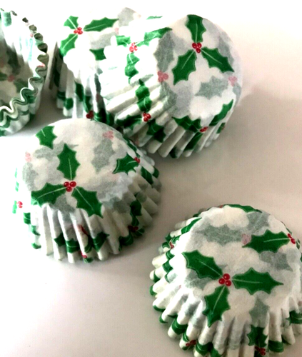 100 x CHRISTMAS PETIT FOUR CASES SWEETS TREAT HOLLY DESIGN FESTIVE PAPER - Picture 10 of 11