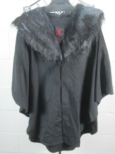 NWOT-Adrienne-Landau-Black-Faux-Fur-Collar-Poncho-M-L