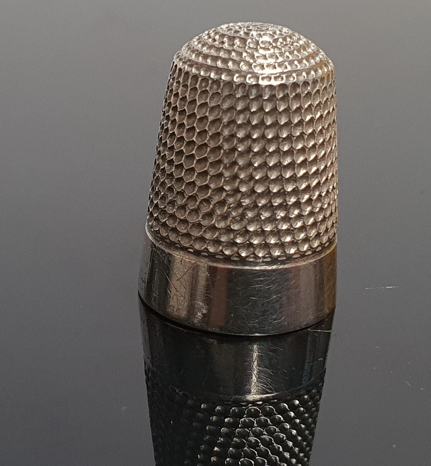 Antiguo dedal de plata esterlina #8 Birmingham c1921 fabricante con sello inicial C.S Foto 2 de 4