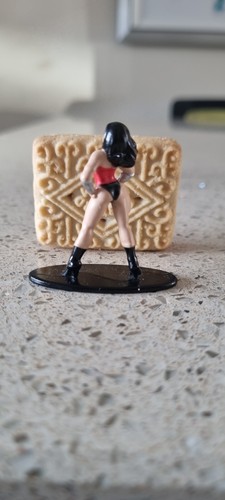 DC Comics Wonder Woman Superheroes Diecast Metal 1.65"Figure Jada Nano Metalfigs - Picture 2 of 3
