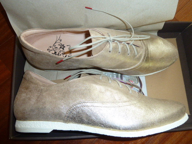 NEU Halbschuhe Schnürer von Think Shua Effektleder gold Gr. 41-41,5 NEU Halbschuhe Schnürer von Think Shua Effektleder gold Gr. 41-41,5