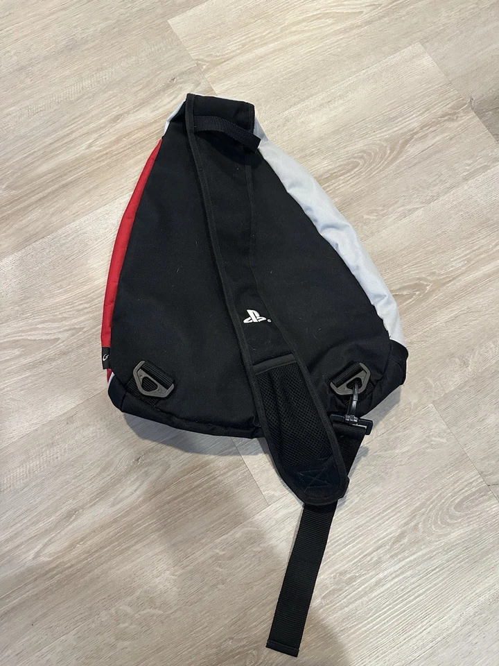 Mochila Eslinga Y2K Original PlayStation PSP Roja y Negra RARA Foto 2 de 4