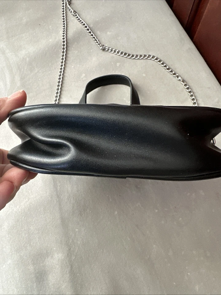 Barbie Colección Bandolera de Mano 5.5x7.5 Miniso Monedero Negro/Rosa Foto 4 de 4