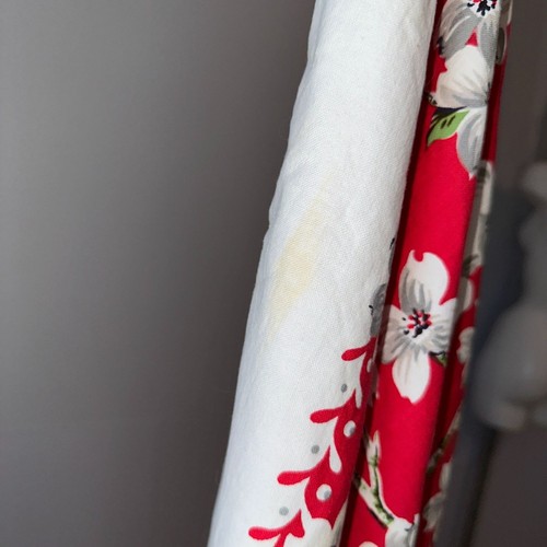 Vtg 40s 50s Bright Red Colorful Floral Dogwood Tablecloth Square MCM 48x52 - Bild 2 von 7