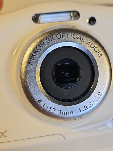 Nikon Coolpix S33 Blanc - Snapshot Numérique Waterproof 13,2Mpx - Fonctionnel - Picture 3 of 9