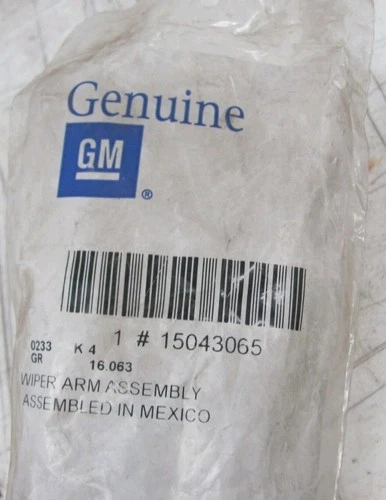 NOS GM 15043065 Windshield Wiper Arm LH Drivers Front 1995-05 S10 Bravada Jimmy
