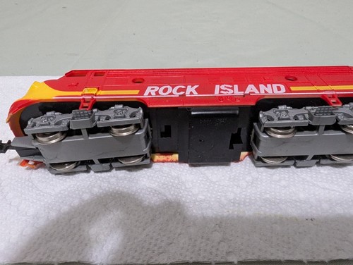 Vintage Tyco HO scale diesel locomotive "ROCK ISLAND" Shark Nose, runs great! - Picture 3 of 3