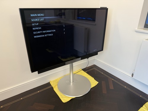 Bang & Olufsen Beovision Avant 55" TV Fixed Stand with BeoRemote One - Picture 3 of 13
